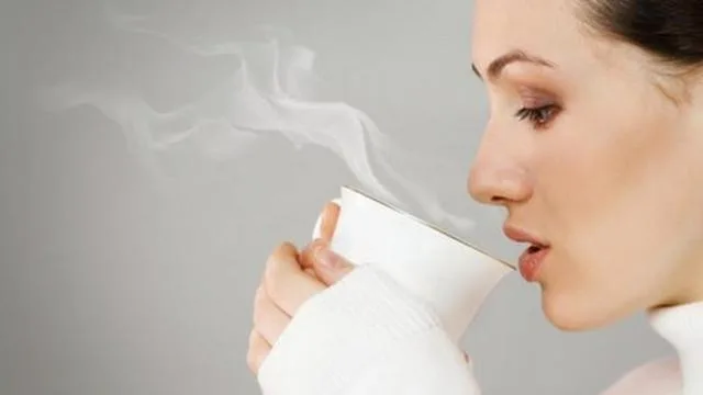 Bolehkah Asam Lambung Minum Air Hangat? Simak Penjelasannya